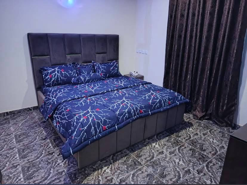 Guest room with blue bedding at De Blue Nile Wave Hotel